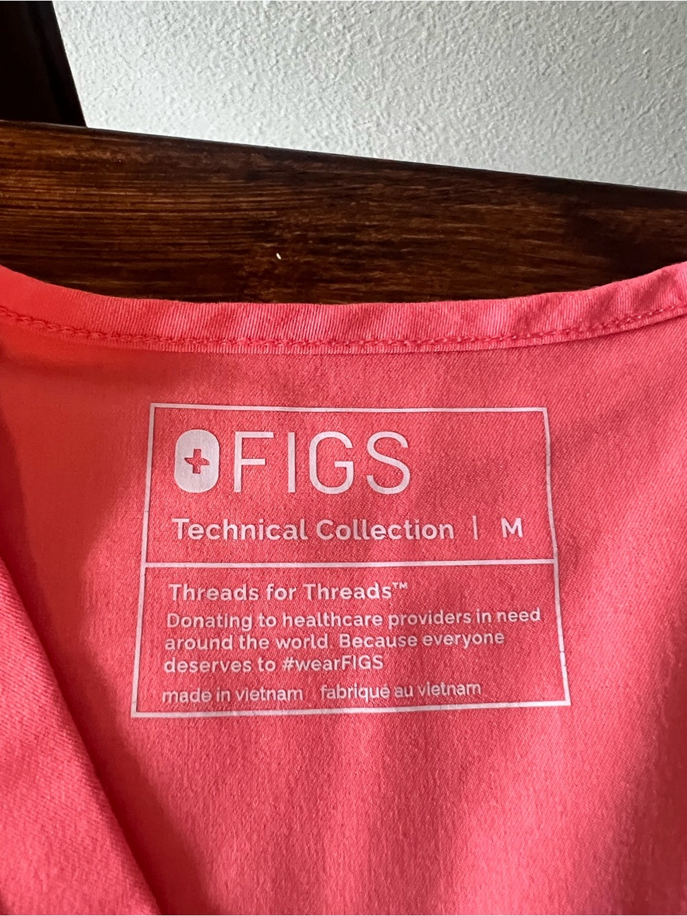 Figs Women's V-Neck Scrub Set in Coral - Picture 2 of 3